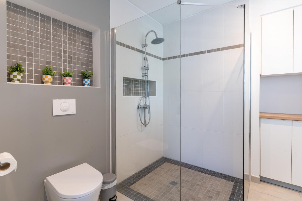 salle-d-eau-avec-douche-appartement-t2-diamant (3)
